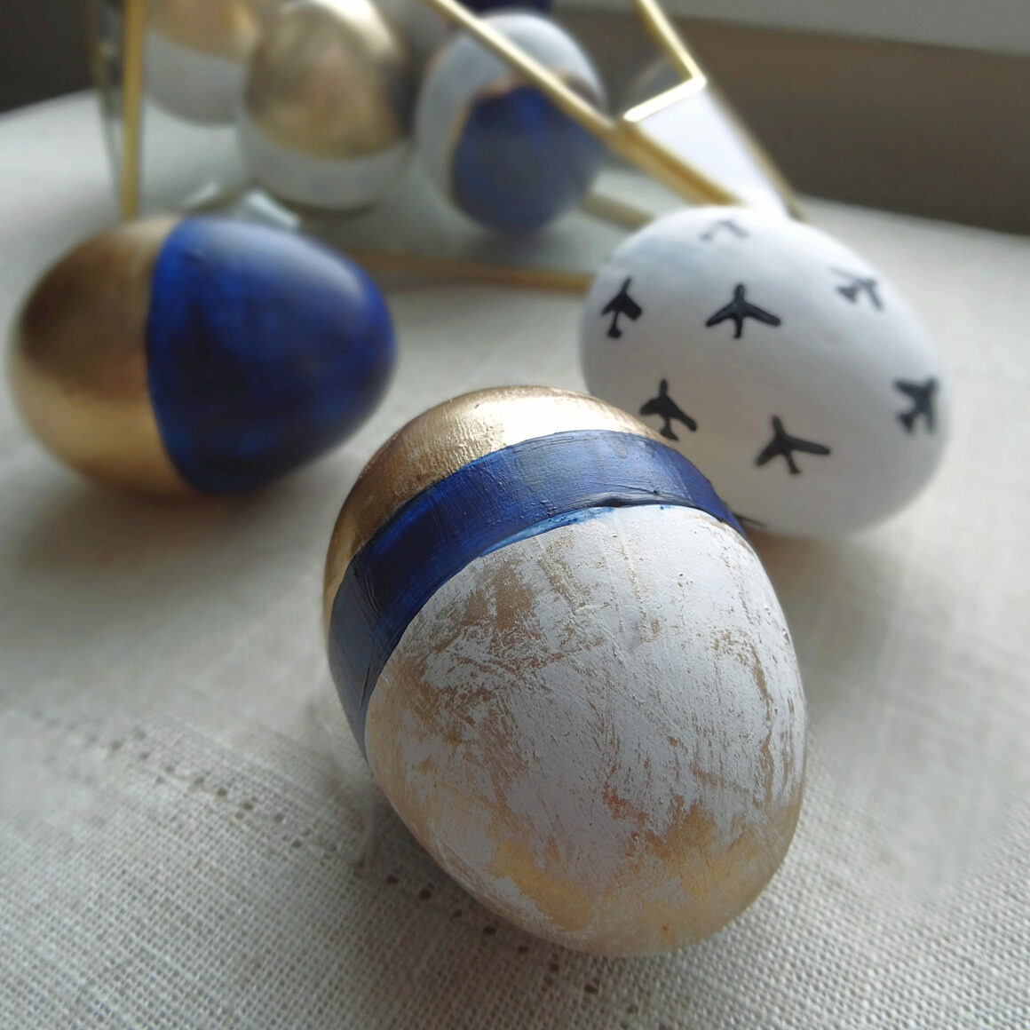 DIY Modern Easter Eggs by Champagne and Sugarplums