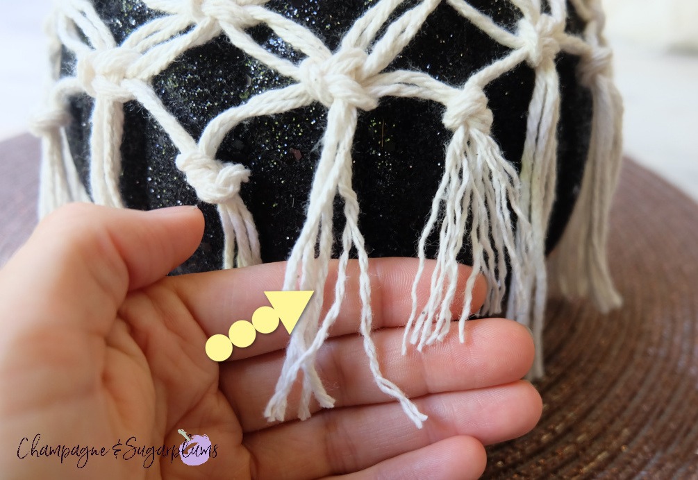 Ruffled tassels for an easy macrame pattern by Champagne and Sugarplums