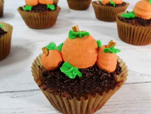 How to Decorate Pumpkin Patch Cupcakes by Champagne and Sugarplums