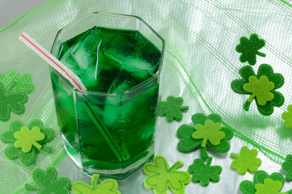 Over 20 Amazingly Fun Saint Patrick's Day Cocktails by Champagne and Sugarplums