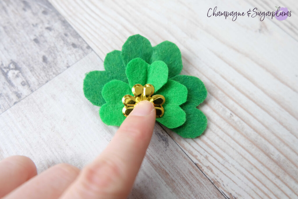 How to Make a Simple Felt Shamrock by Champagne and Sugarplums