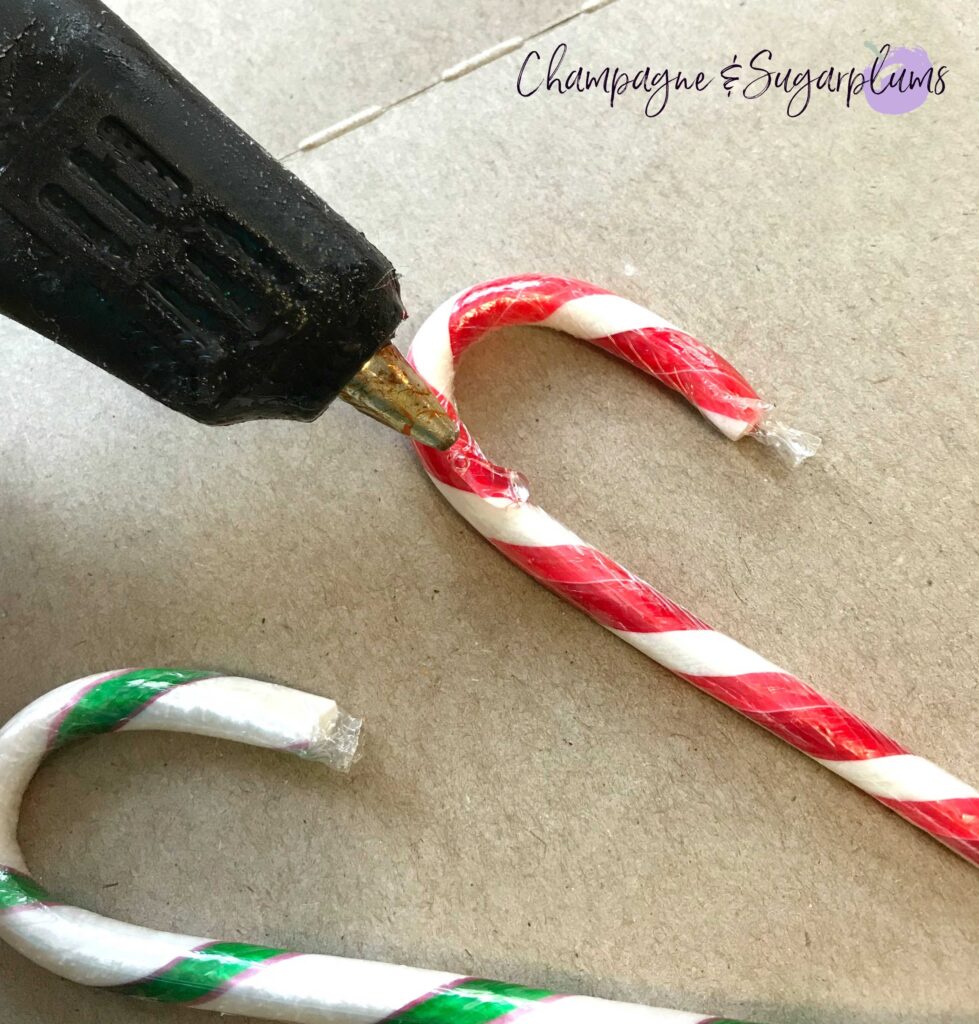 DIY Christmas Candy Cane Wreath by Champagne and Sugarplums